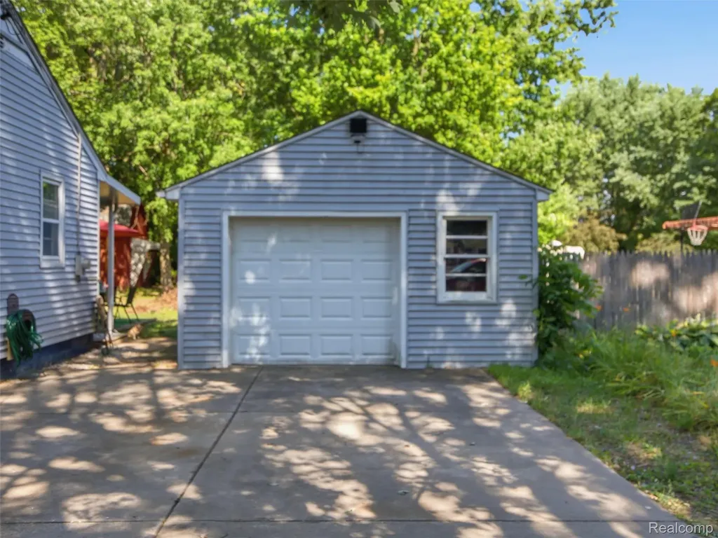 3328 Mills Acres Street Genesee Charter Township MI 48506