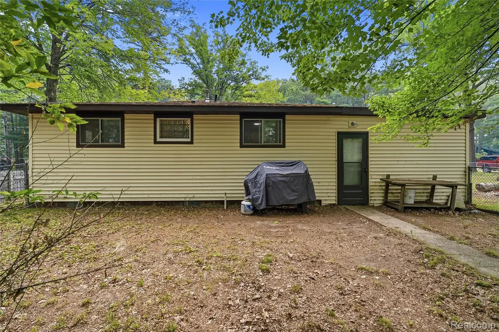 113 Birchwood Avenue Denton Township MI 48651