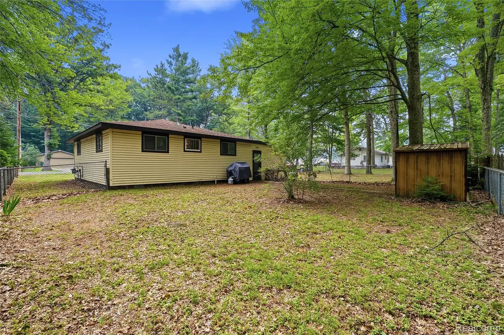 113 Birchwood Avenue Denton Township MI 48651