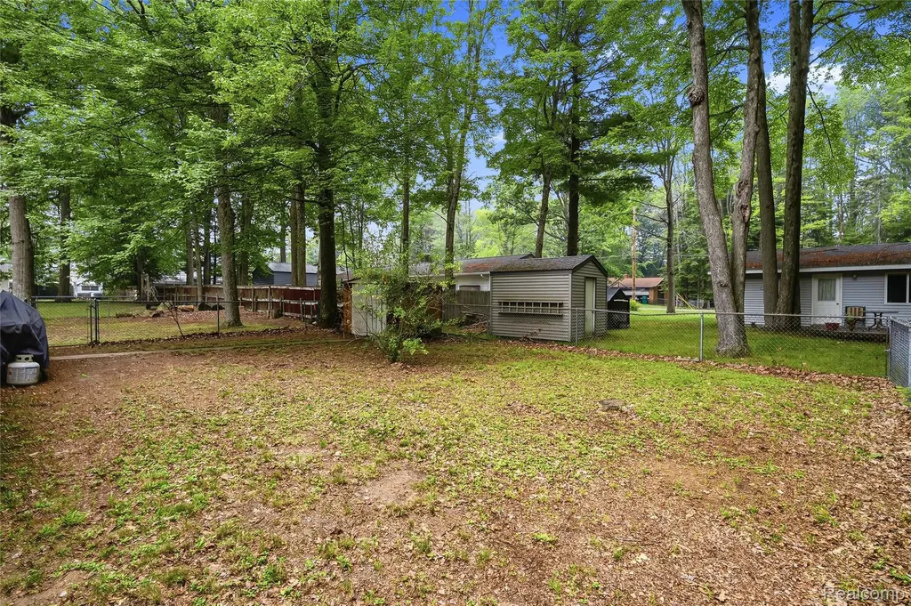 113 Birchwood Avenue Denton Township MI 48651