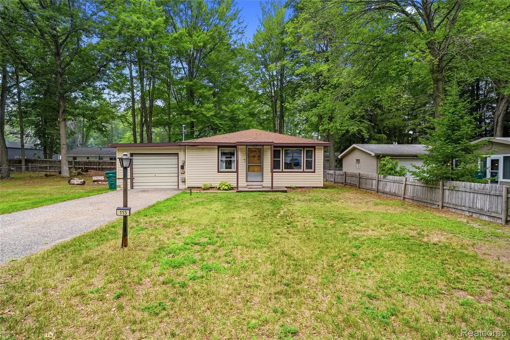 113 Birchwood Avenue Denton Township MI 48651