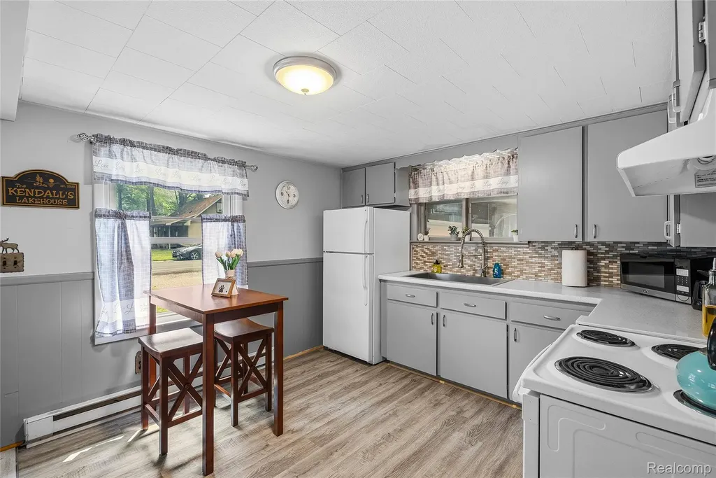 113 Birchwood Avenue Denton Township MI 48651