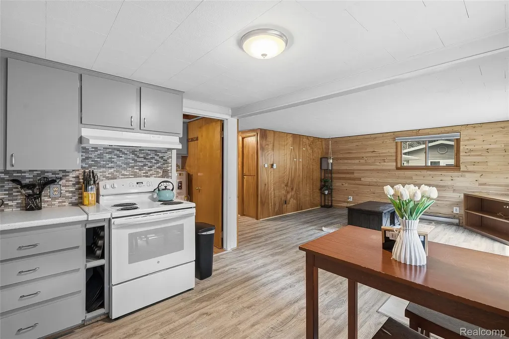 113 Birchwood Avenue Denton Township MI 48651