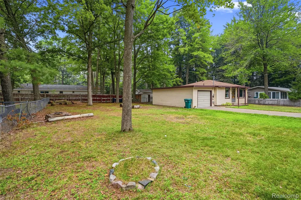 113 Birchwood Avenue Denton Township MI 48651