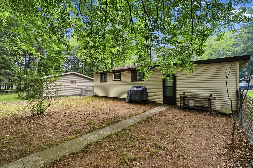 113 Birchwood Avenue Denton Township MI 48651