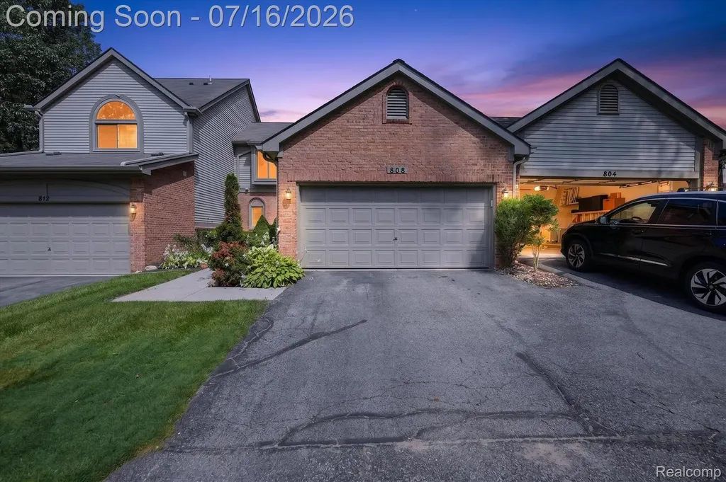 808 Maplewood Court Brighton City MI 48116