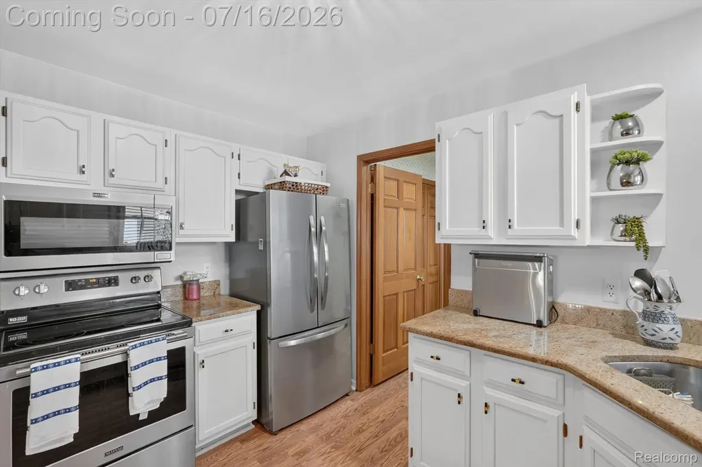 808 Maplewood Court Brighton City MI 48116