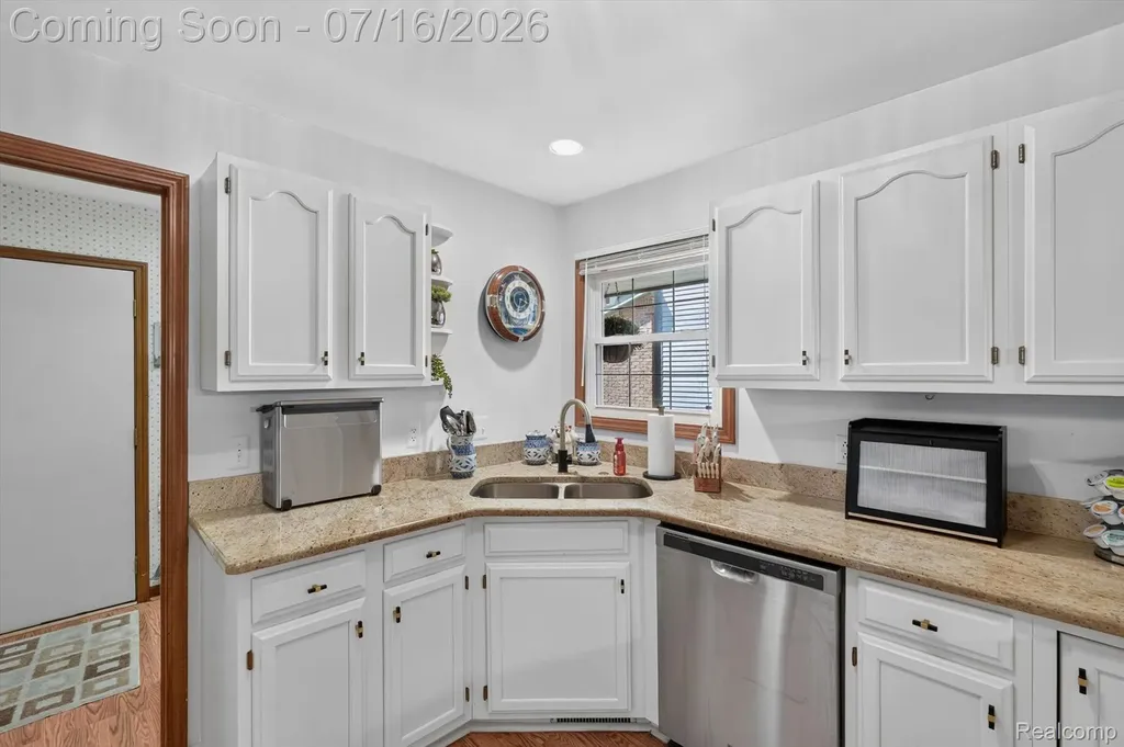808 Maplewood Court Brighton City MI 48116
