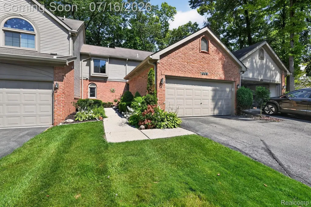 808 Maplewood Court Brighton City MI 48116