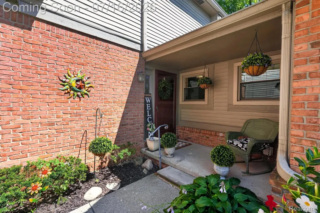 808 Maplewood Court Brighton City MI 48116