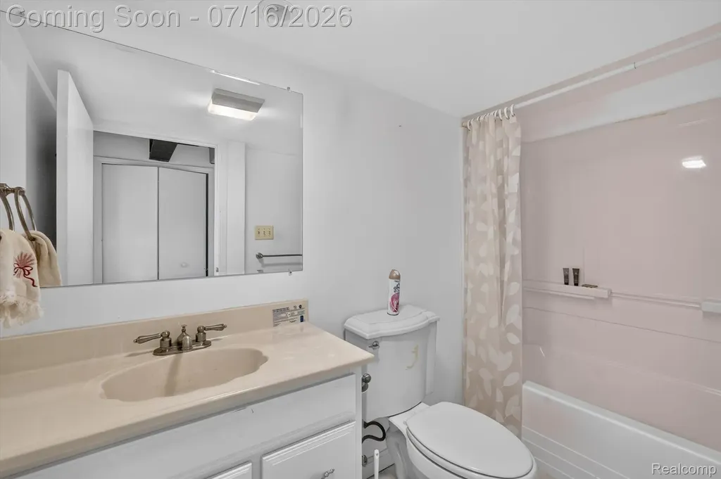 808 Maplewood Court Brighton City MI 48116