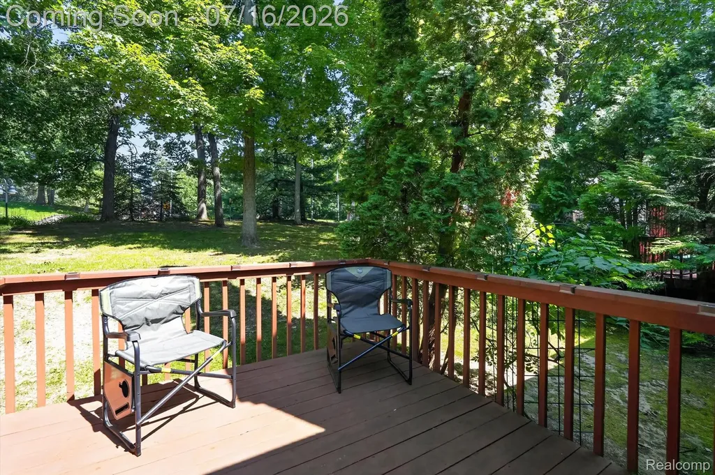 808 Maplewood Court Brighton City MI 48116