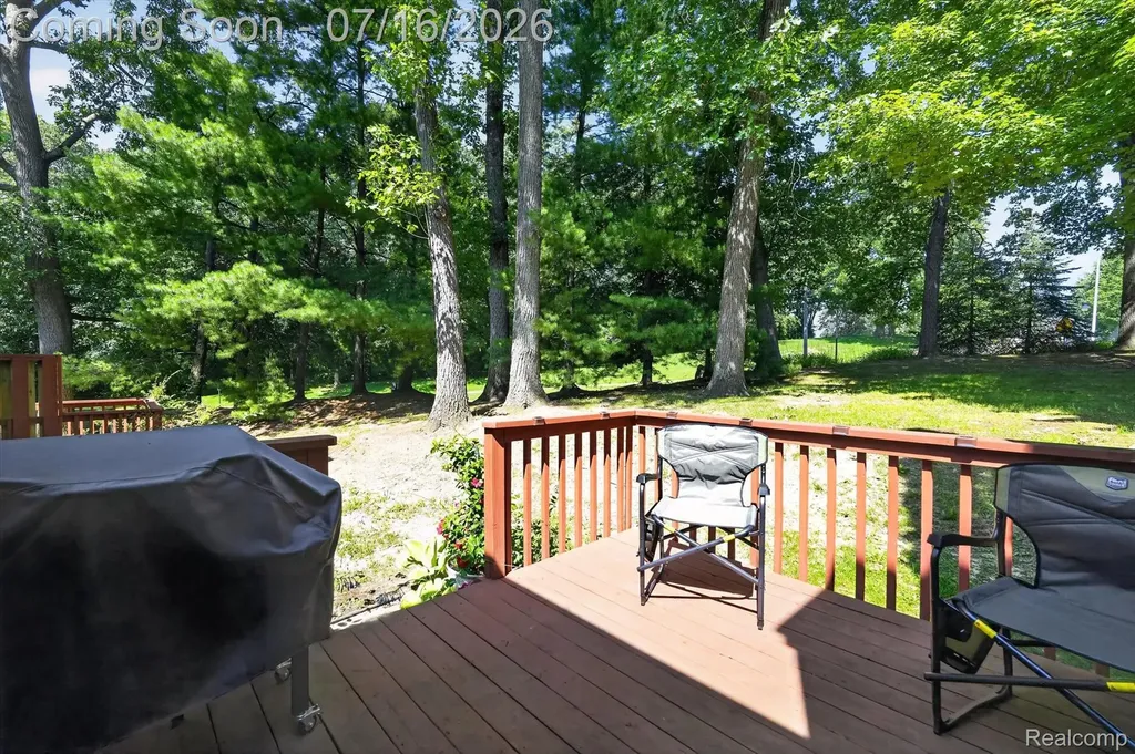 808 Maplewood Court Brighton City MI 48116