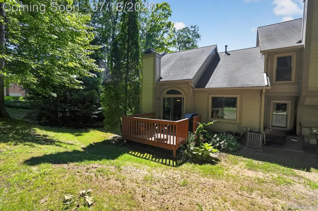 808 Maplewood Court Brighton City MI 48116