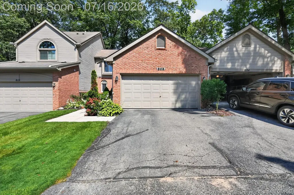 808 Maplewood Court Brighton City MI 48116