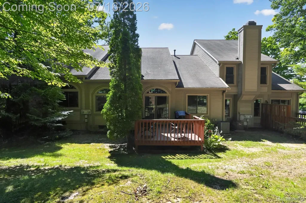 808 Maplewood Court Brighton City MI 48116