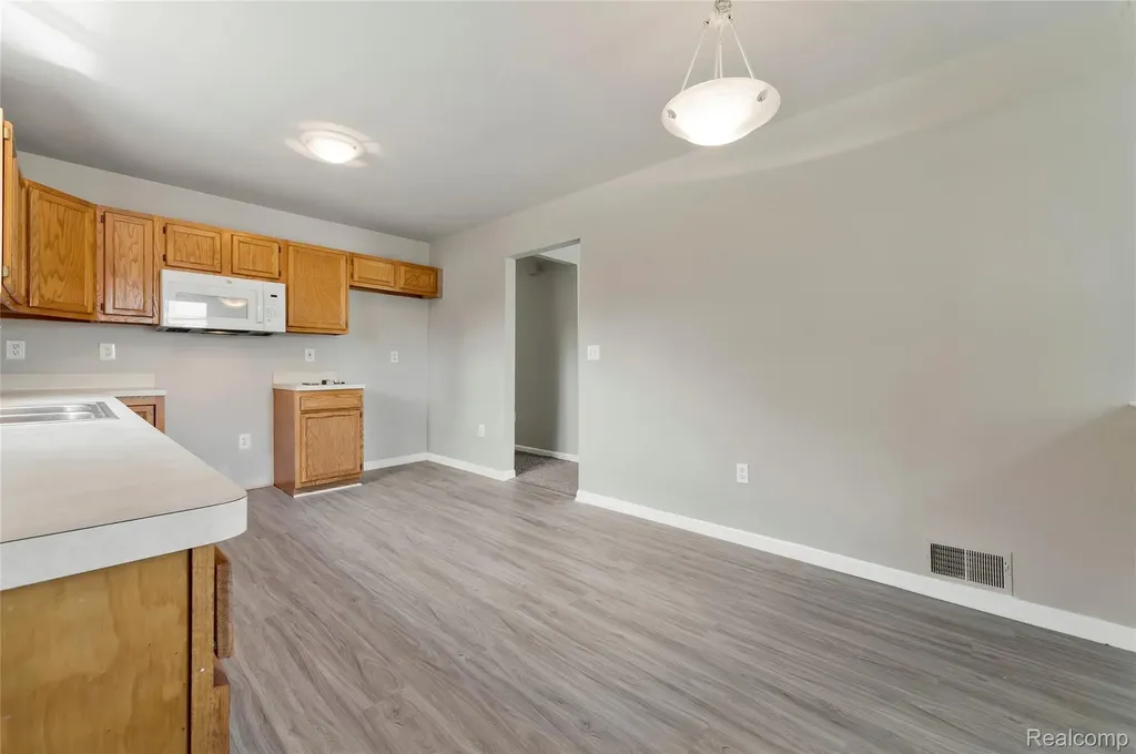 17245 Martin Road Roseville City MI 48066