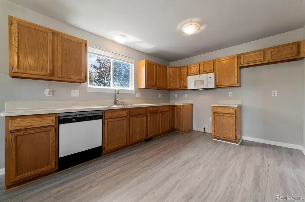 17245 Martin Road Roseville City MI 48066