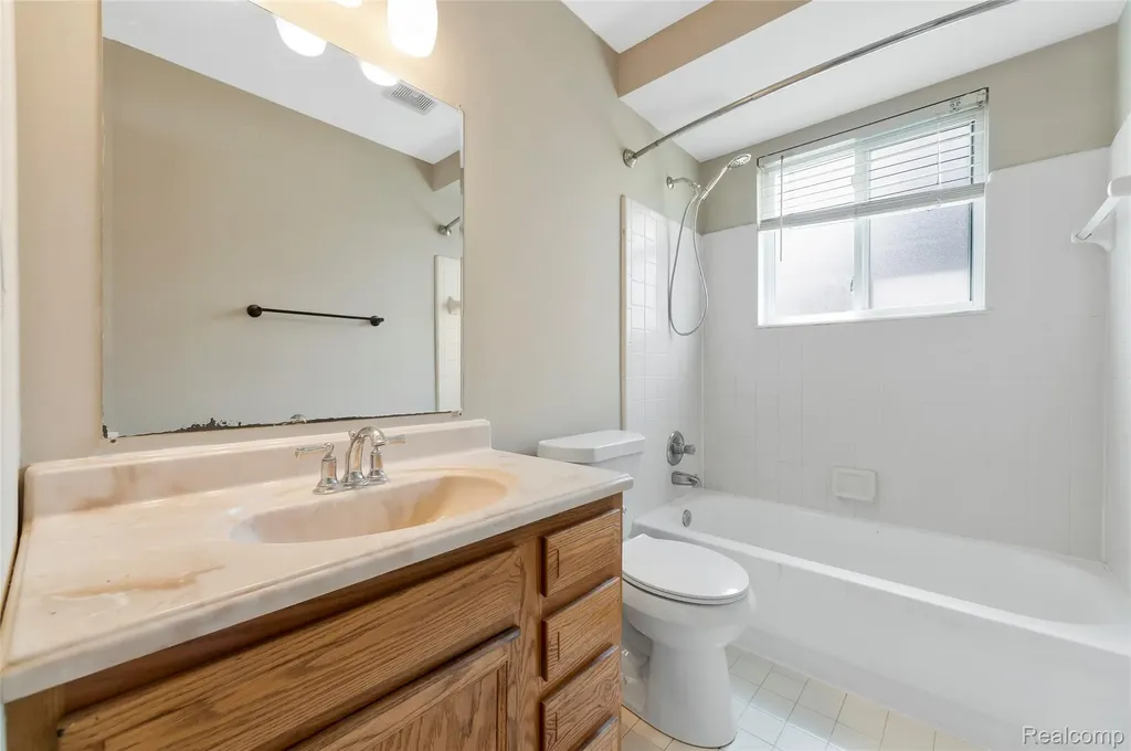 17245 Martin Road Roseville City MI 48066