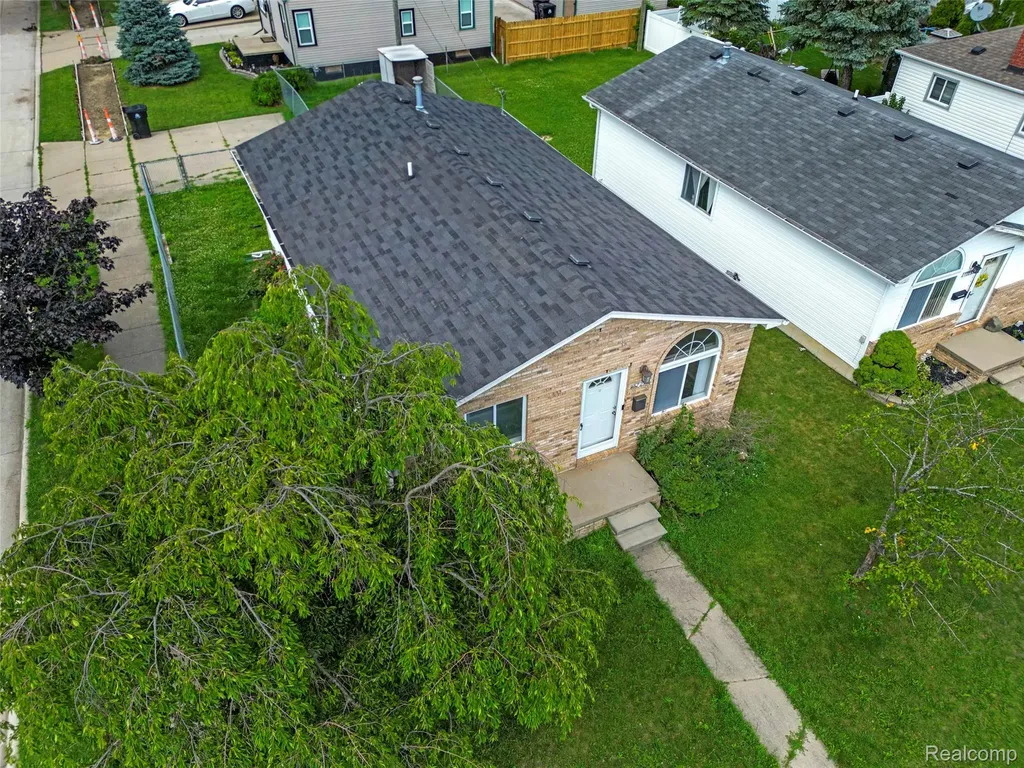 17245 Martin Road Roseville City MI 48066