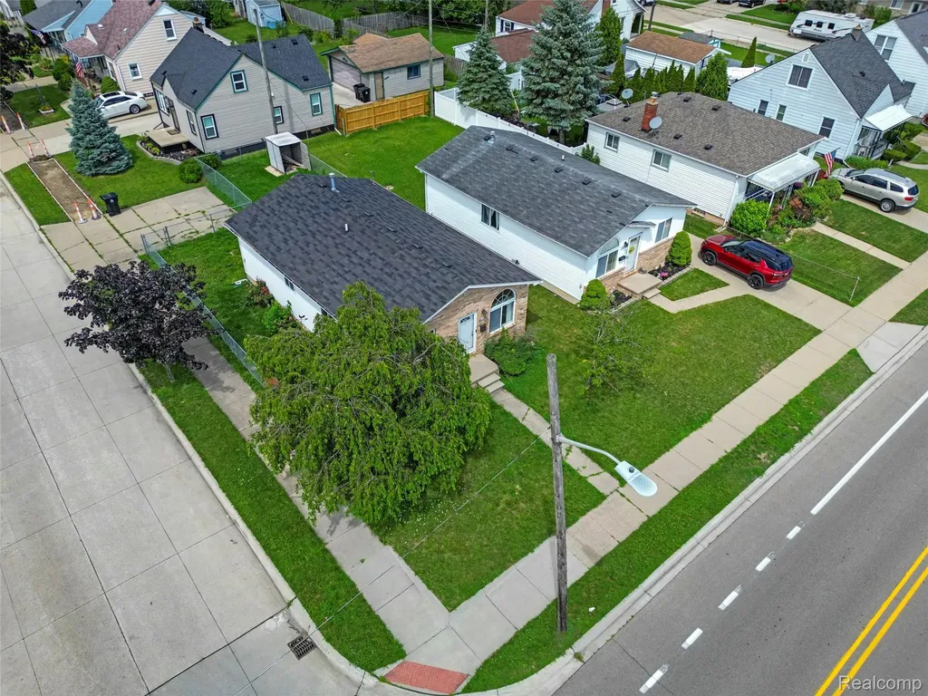 17245 Martin Road Roseville City MI 48066