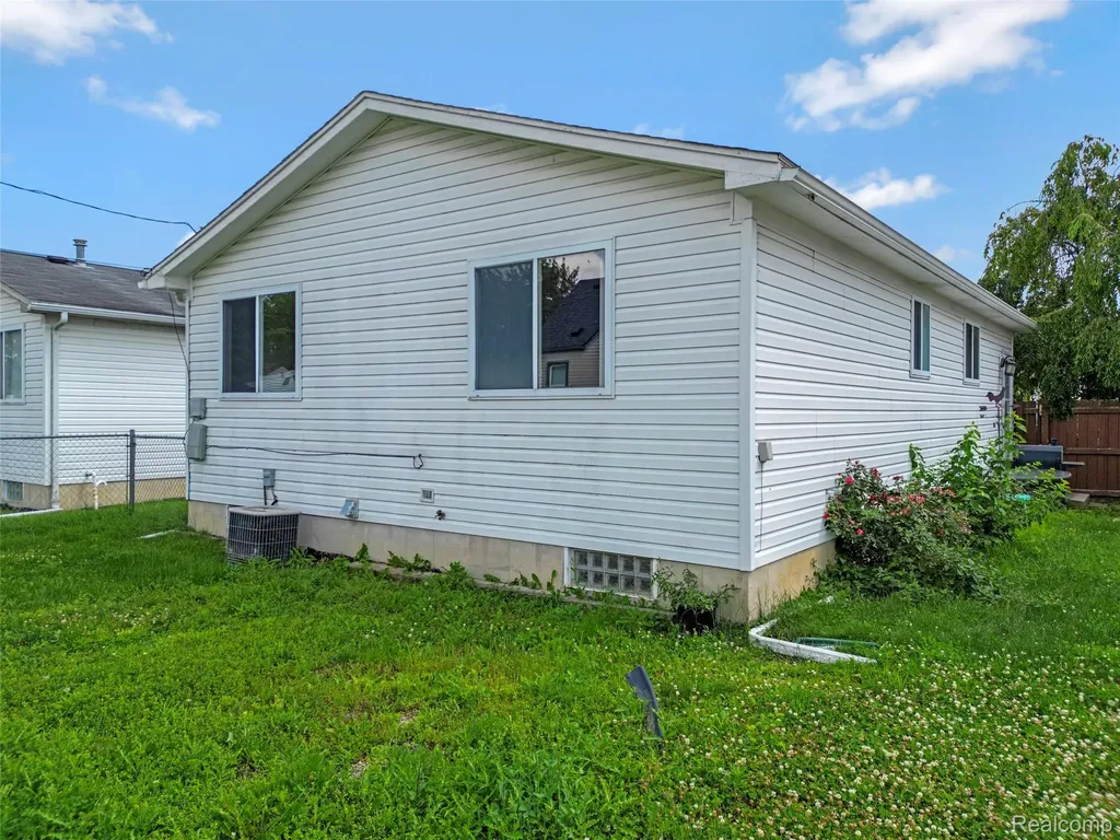 17245 Martin Road Roseville City MI 48066