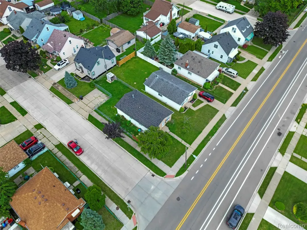 17245 Martin Road Roseville City MI 48066