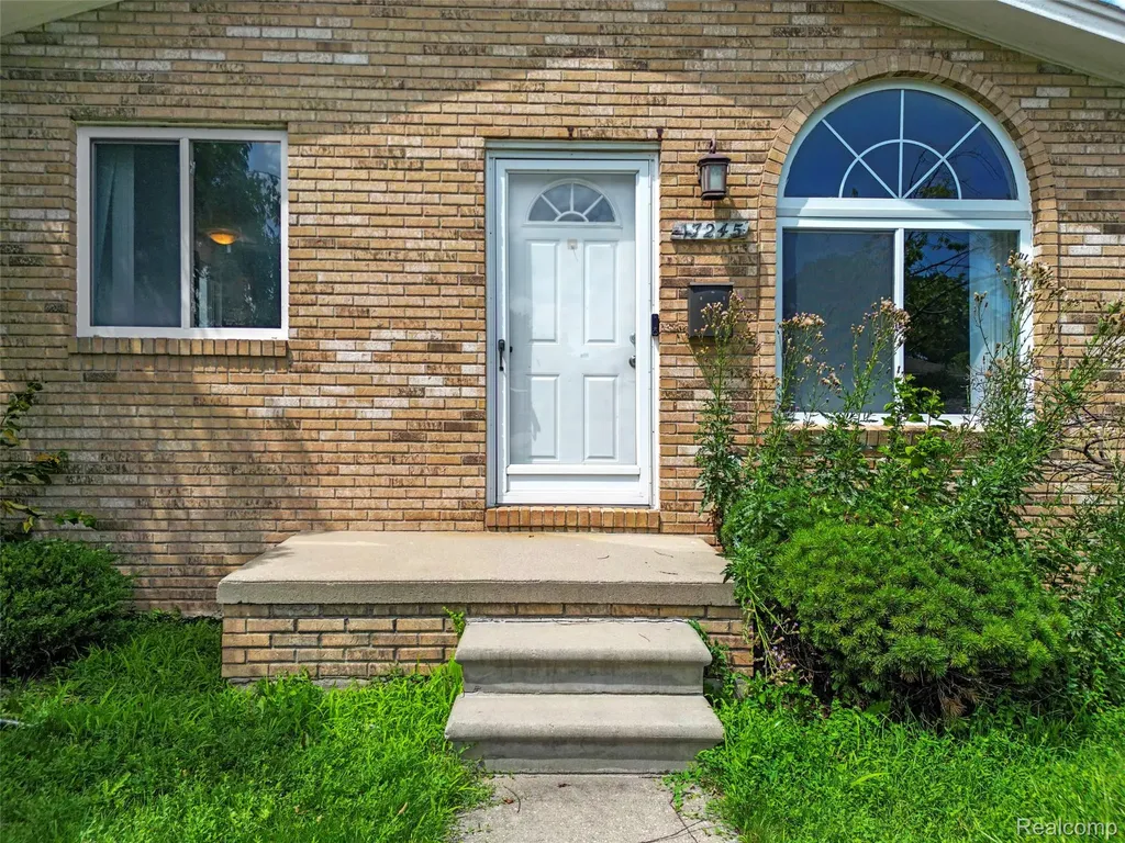17245 Martin Road Roseville City MI 48066