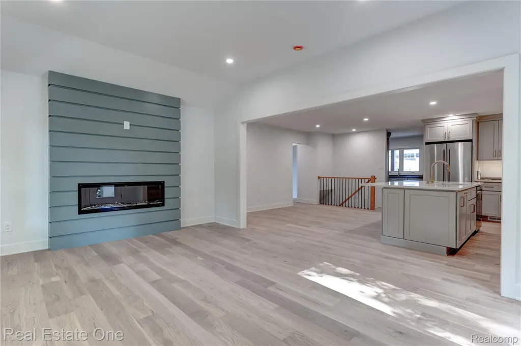 786 S Cranbrook Road Bloomfield Charter Township MI 48301