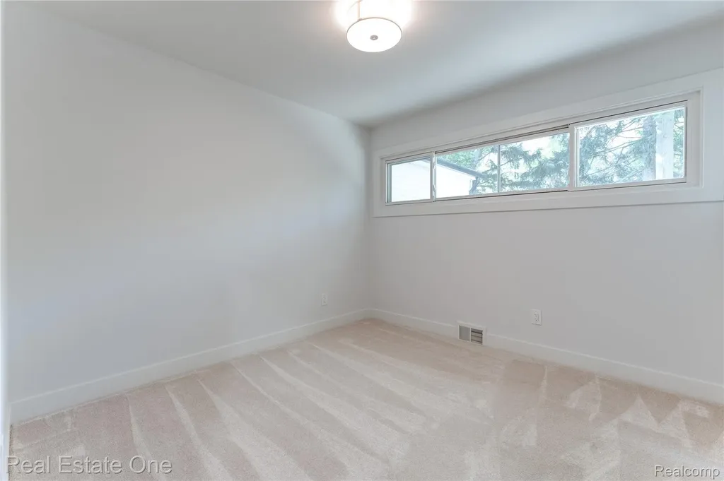 786 S Cranbrook Road Bloomfield Charter Township MI 48301