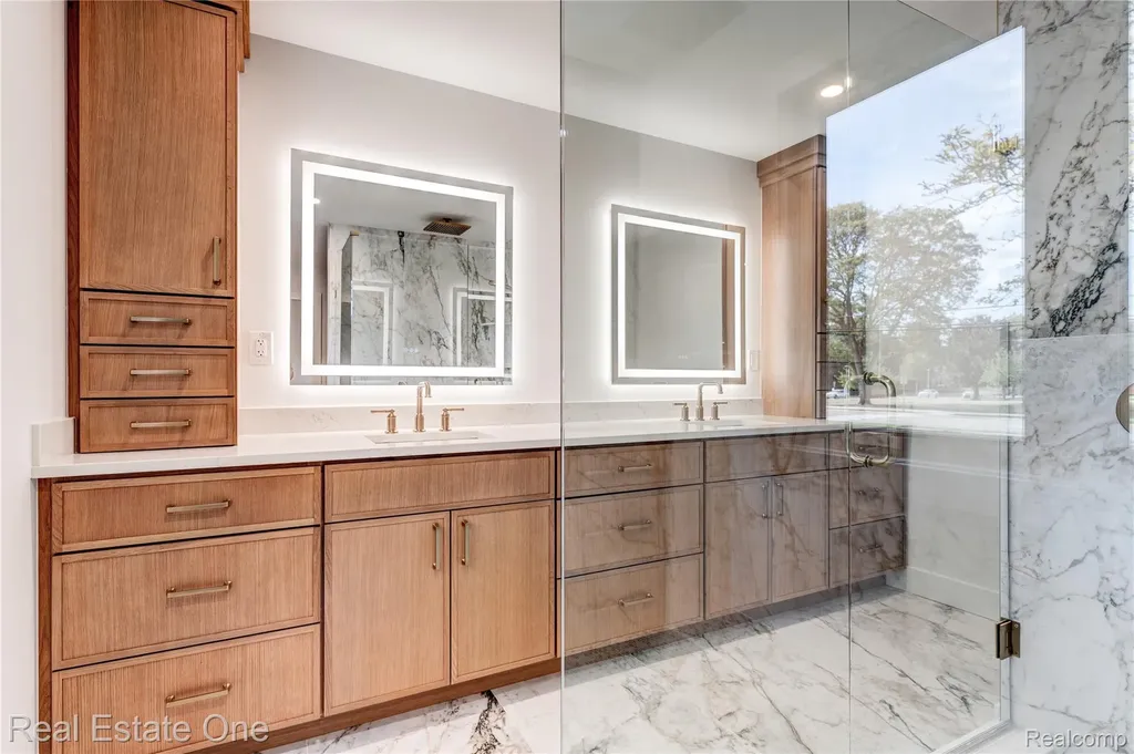 786 S Cranbrook Road Bloomfield Charter Township MI 48301