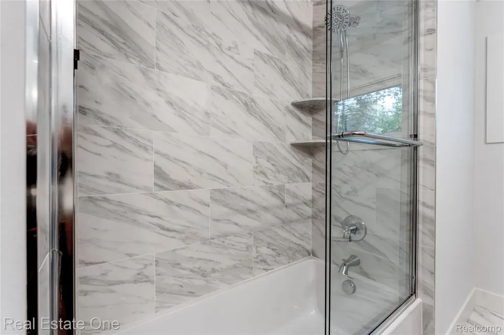 786 S Cranbrook Road Bloomfield Charter Township MI 48301