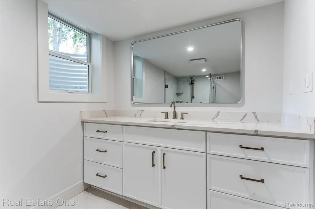 786 S Cranbrook Road Bloomfield Charter Township MI 48301