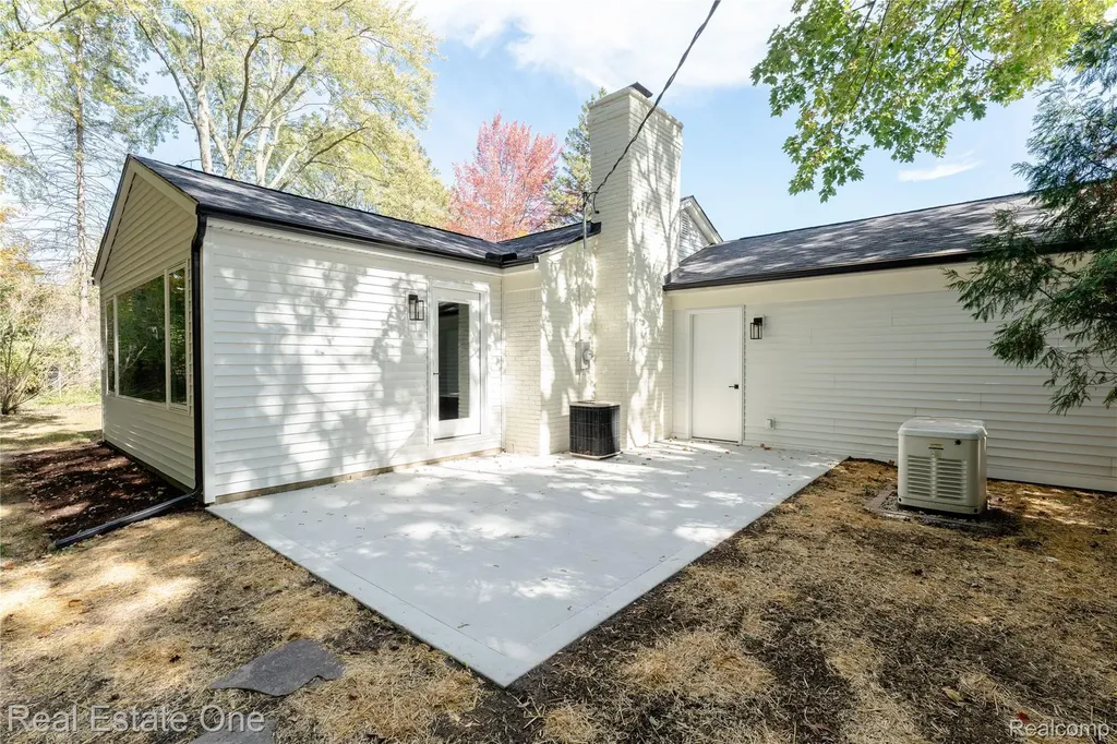 786 S Cranbrook Road Bloomfield Charter Township MI 48301