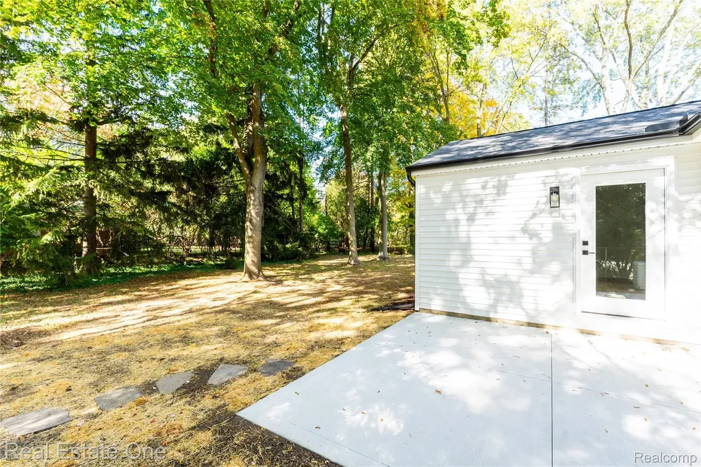 786 S Cranbrook Road Bloomfield Charter Township MI 48301
