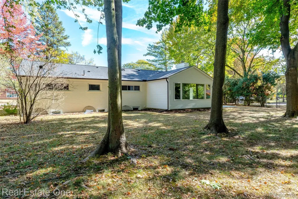 786 S Cranbrook Road Bloomfield Charter Township MI 48301