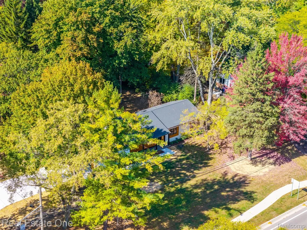 786 S Cranbrook Road Bloomfield Charter Township MI 48301