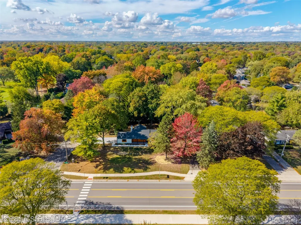 786 S Cranbrook Road Bloomfield Charter Township MI 48301