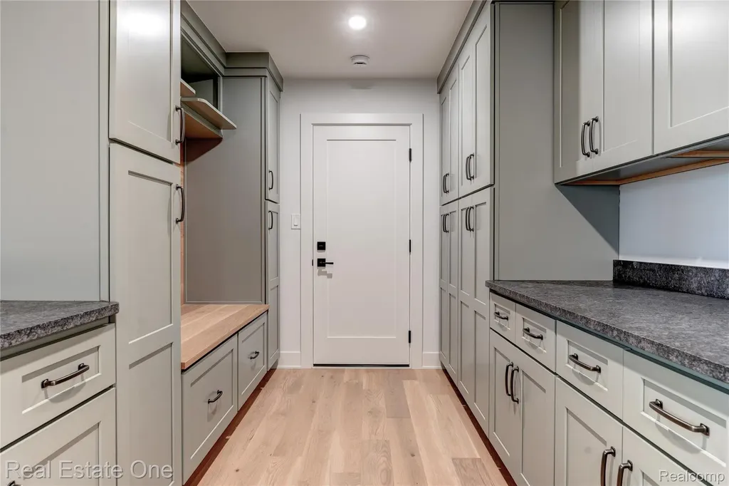 786 S Cranbrook Road Bloomfield Charter Township MI 48301