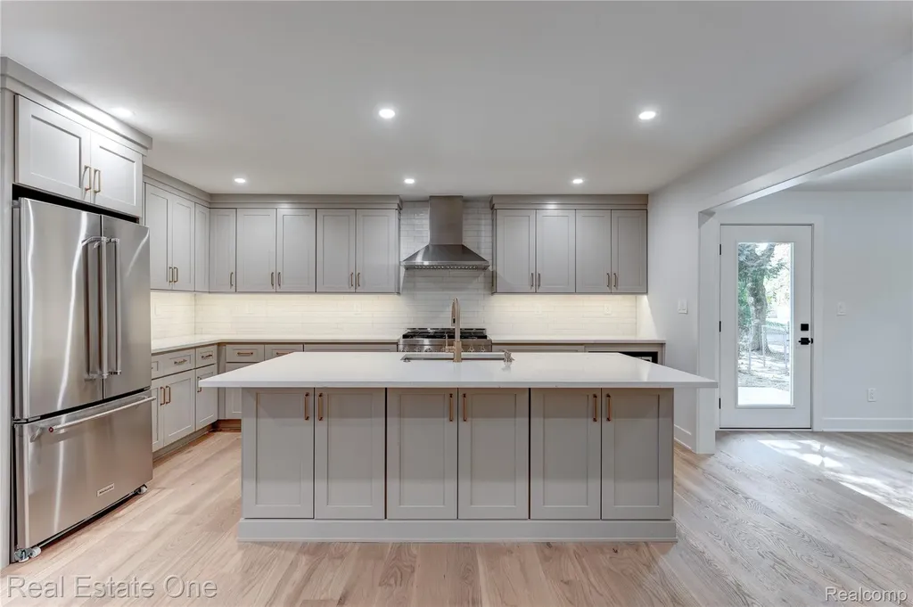 786 S Cranbrook Road Bloomfield Charter Township MI 48301