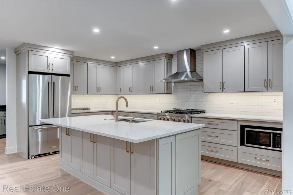 786 S Cranbrook Road Bloomfield Charter Township MI 48301