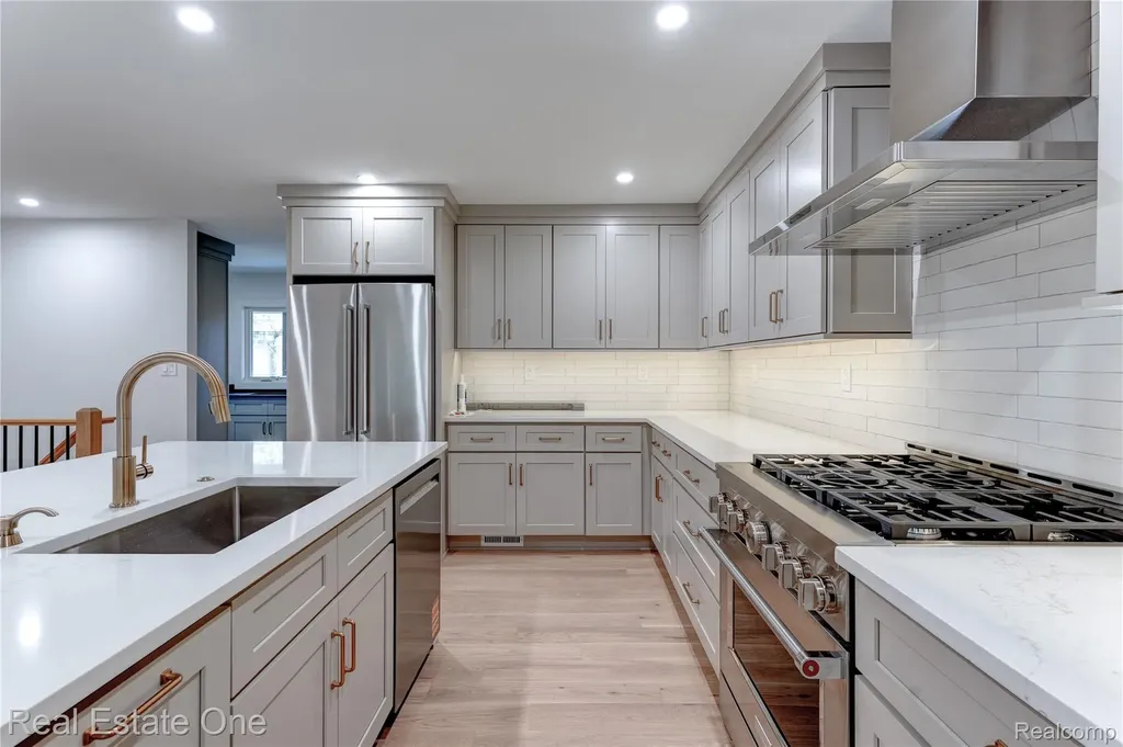 786 S Cranbrook Road Bloomfield Charter Township MI 48301