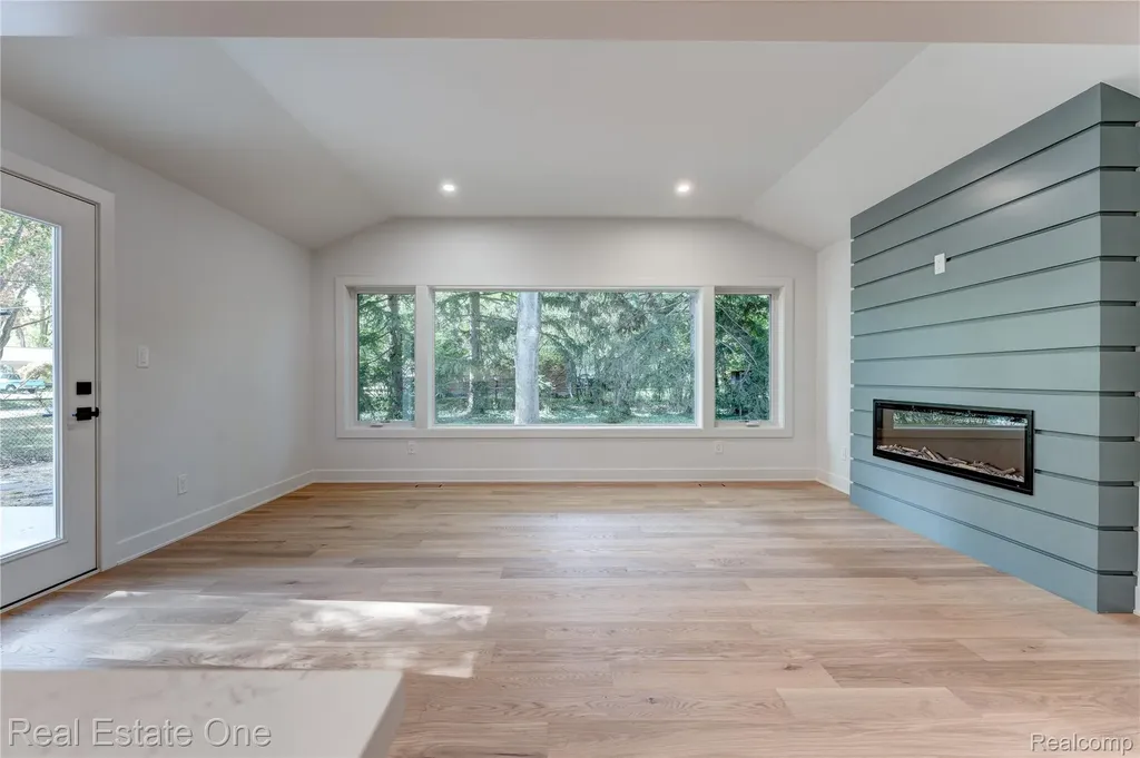 786 S Cranbrook Road Bloomfield Charter Township MI 48301