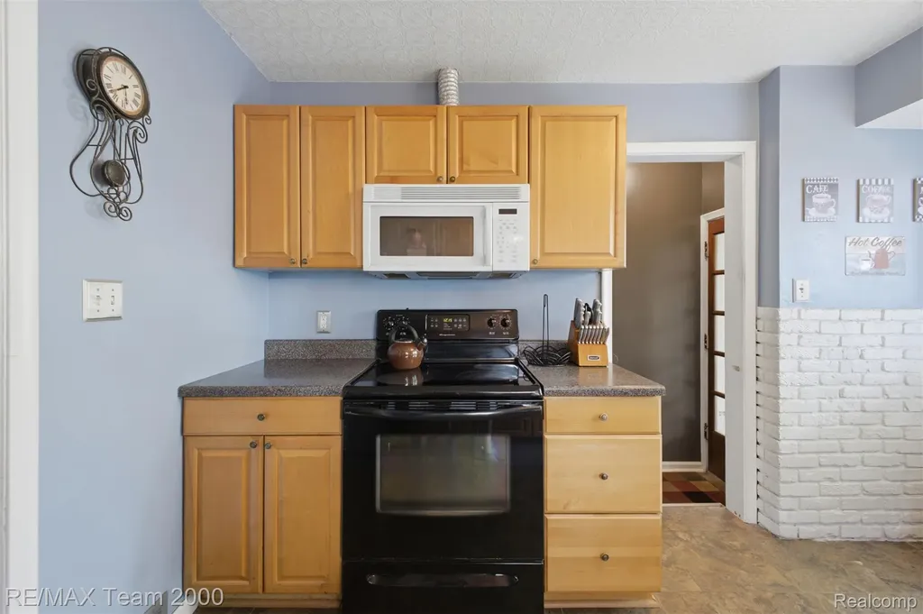 1953 Raymond Avenue Dearborn City MI 48124