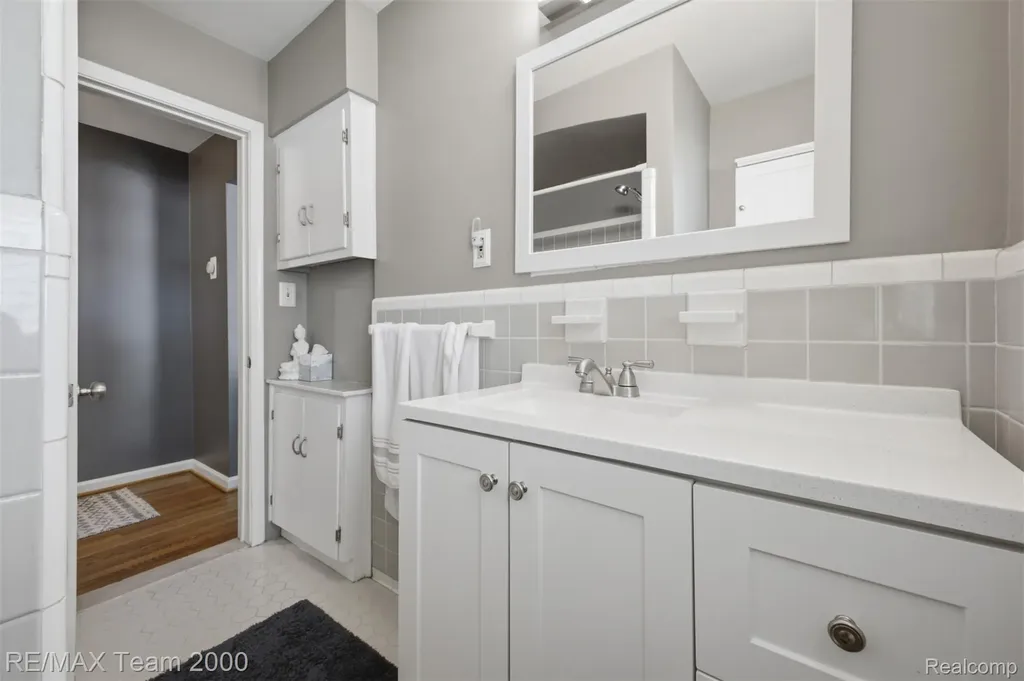 1953 Raymond Avenue Dearborn City MI 48124