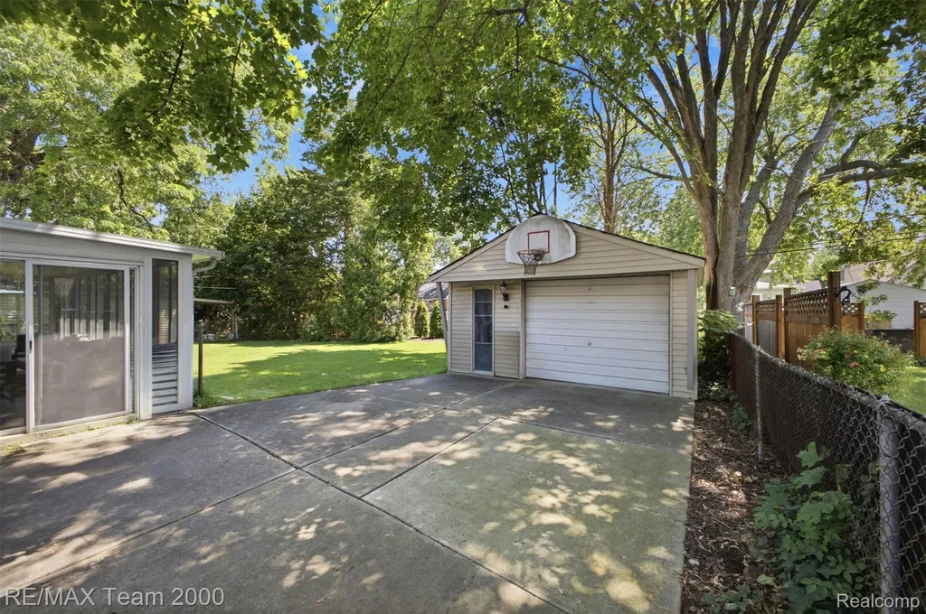 1953 Raymond Avenue Dearborn City MI 48124