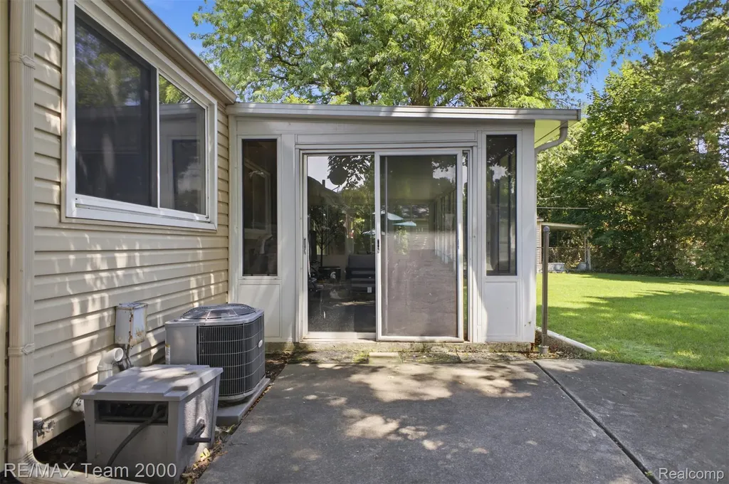 1953 Raymond Avenue Dearborn City MI 48124