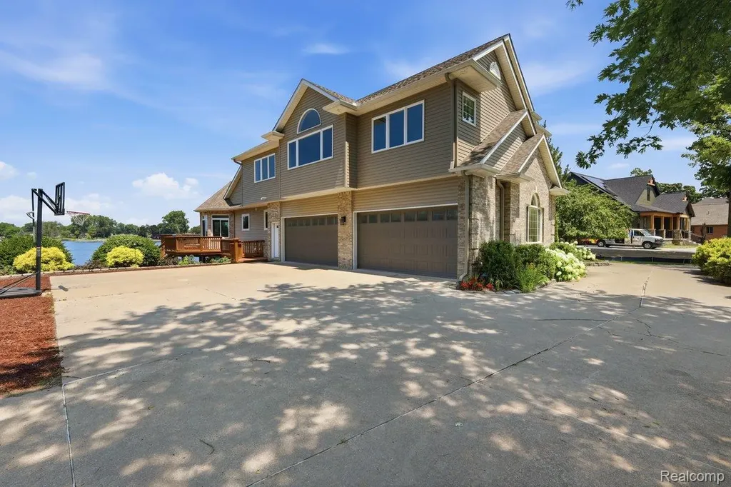 9669 Steephollow Drive White Lake Charter Township MI 48386