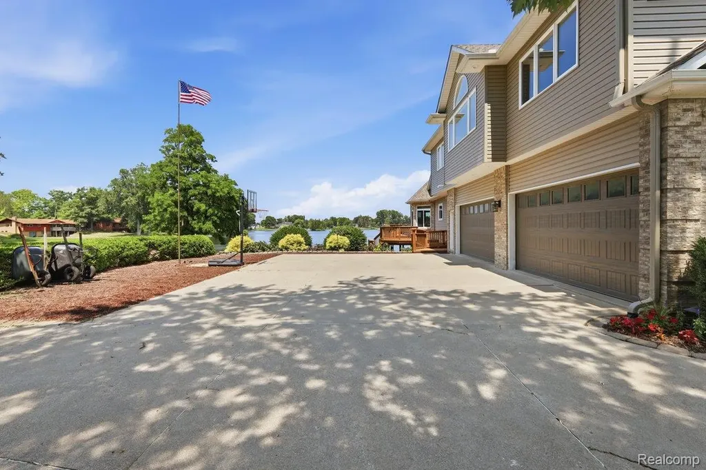 9669 Steephollow Drive White Lake Charter Township MI 48386