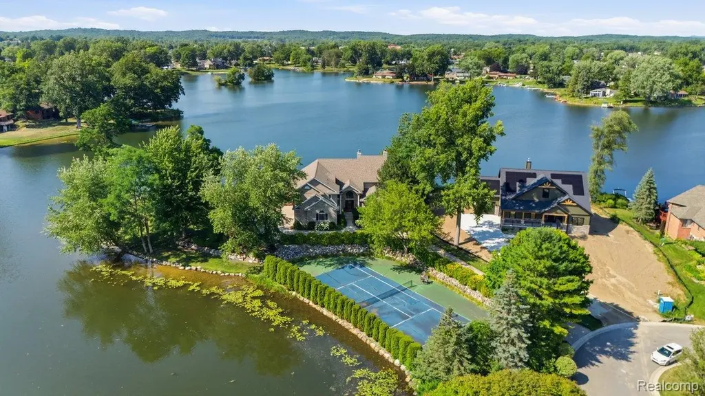 9669 Steephollow Drive White Lake Charter Township MI 48386
